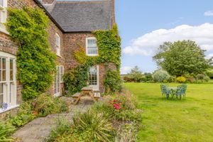 Side Elevation- click for photo gallery